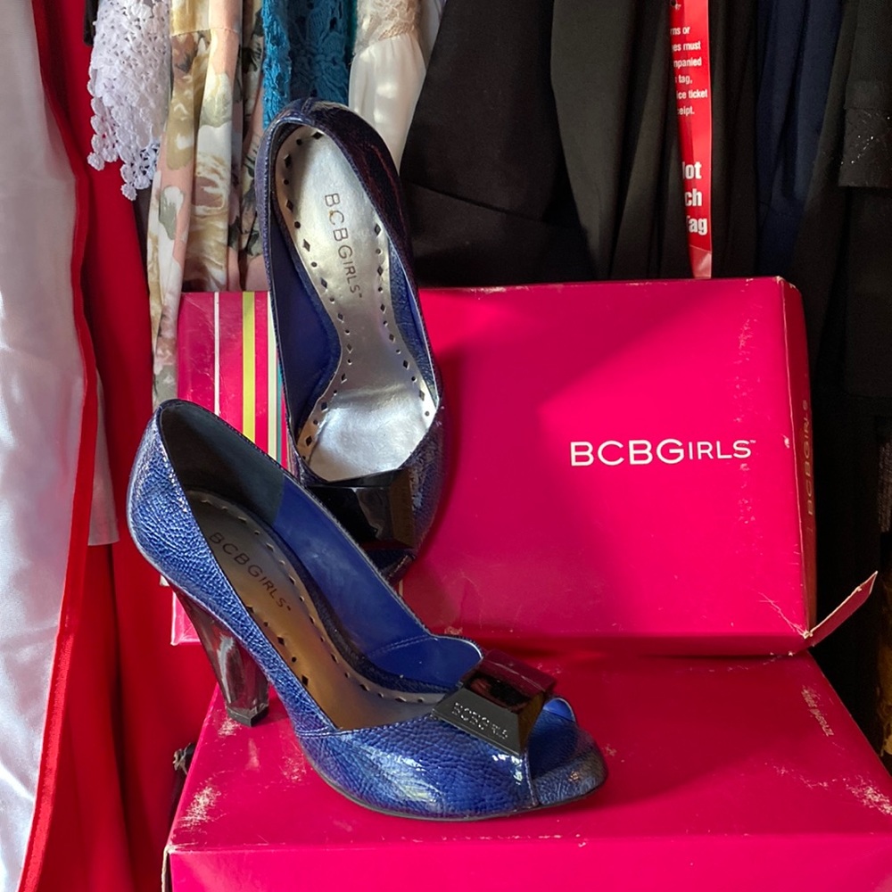 Blue with black heel pump open front BCB Girls size 5 1/2